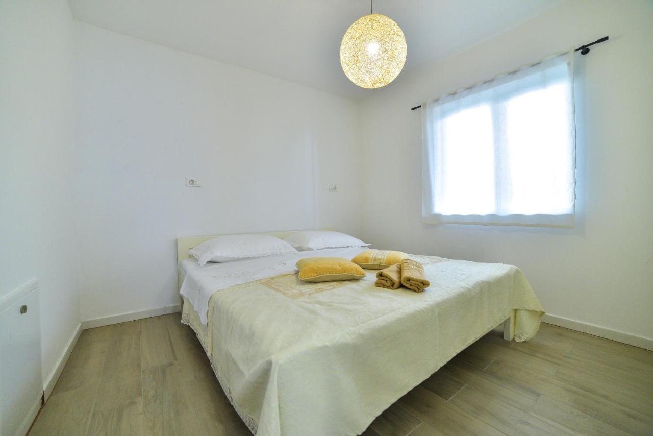 Apartment Maris Sinj Esterno foto